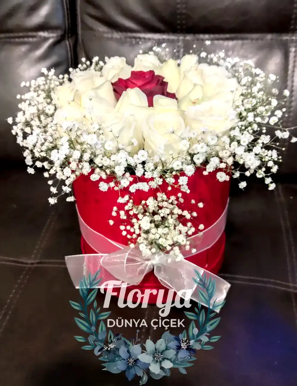 Kutuda Beyaz Gül & Jipso