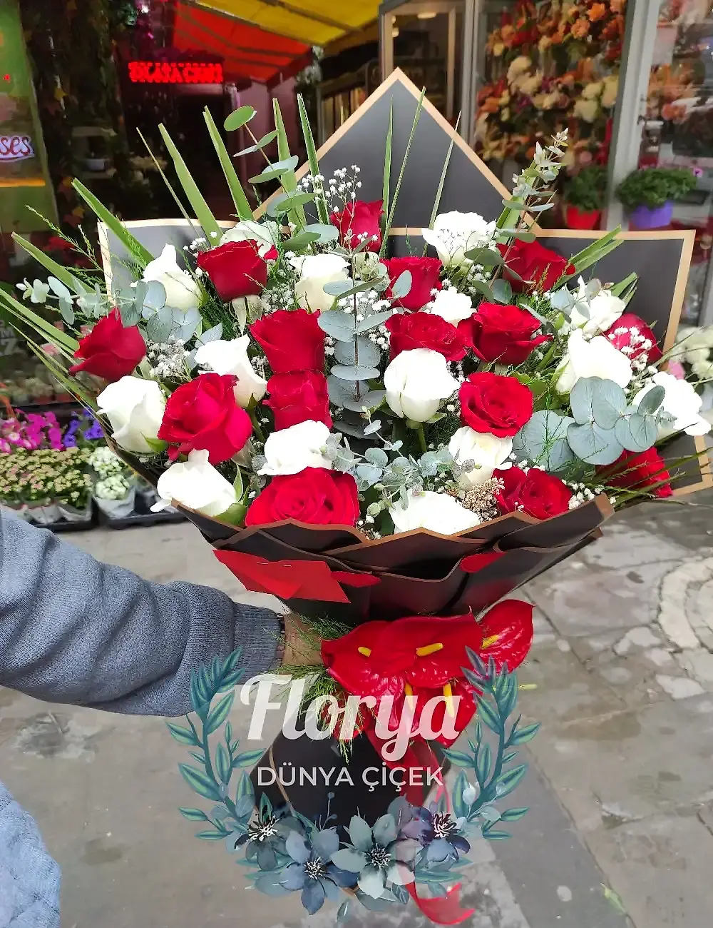 30 Adet Kırmızı & Beyaz Gül Buketi 