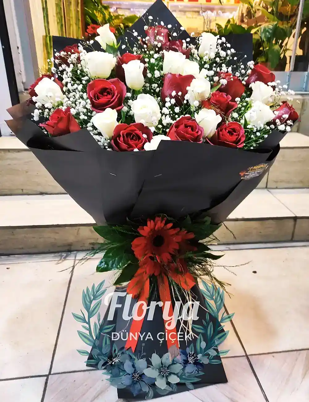 30'lu Kırmızı Beyaz Gül Buketi